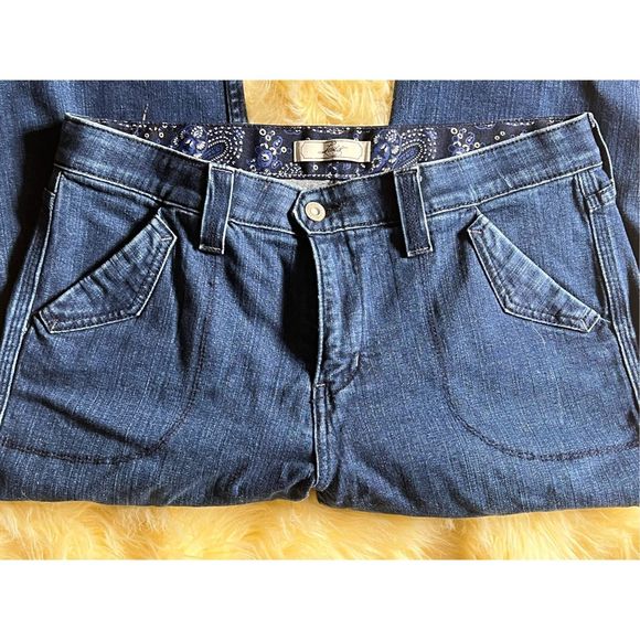 Woman’s Levi Capri Jeans Size 12 - Picture 5 of 10